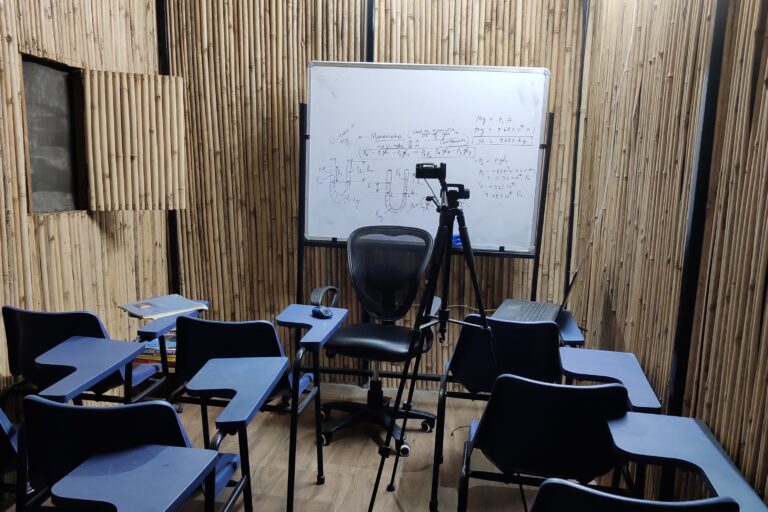 Physics Forum - Interior